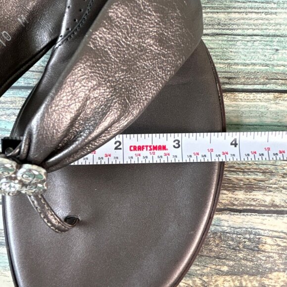 Brighton Thong Sandal Womens Size 10 Gray Leather Metal Flower Rhinestone Accent - Picture 8 of 10